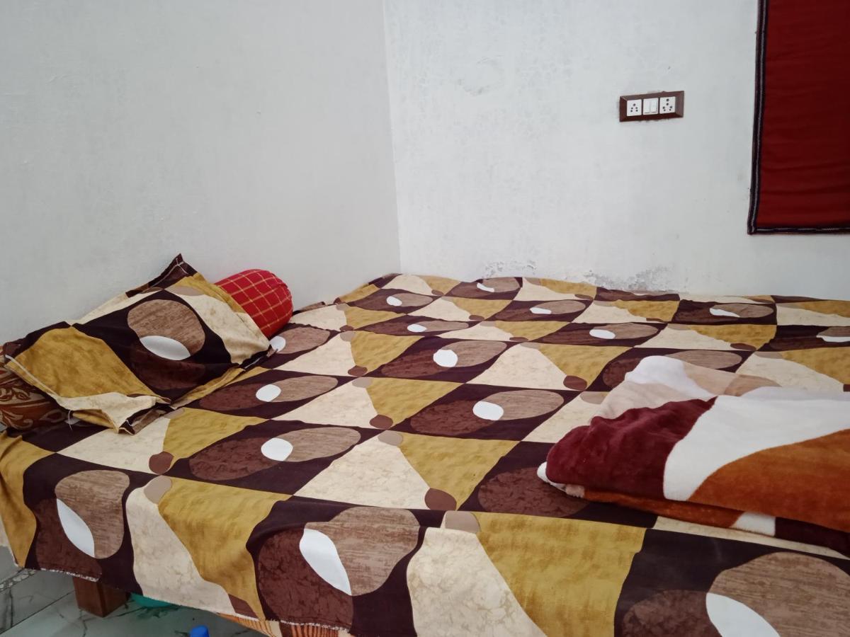 Vrinda Homestay Vrindāvan Exteriör bild